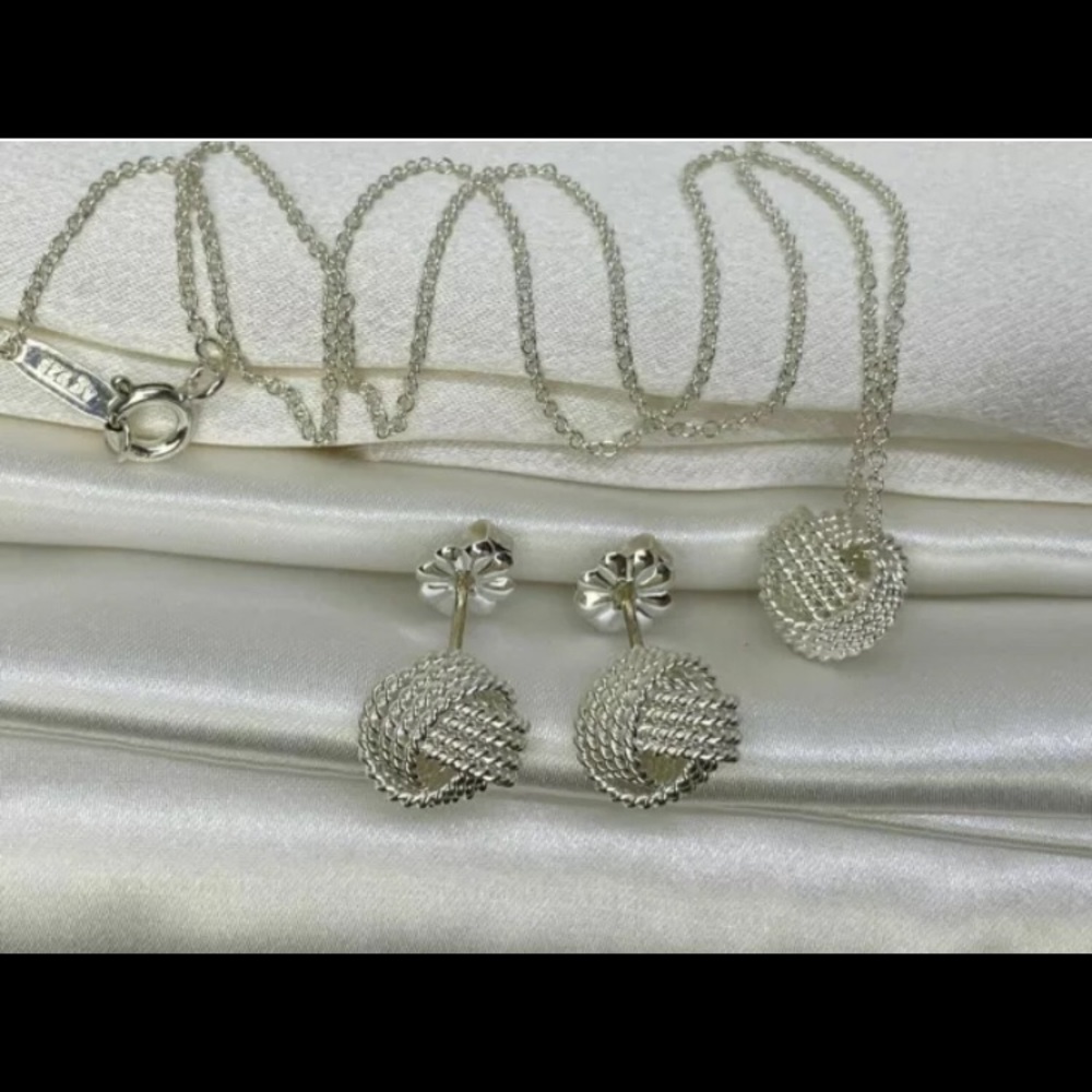 Tiffany&Co Knott necklace pendant and earring set